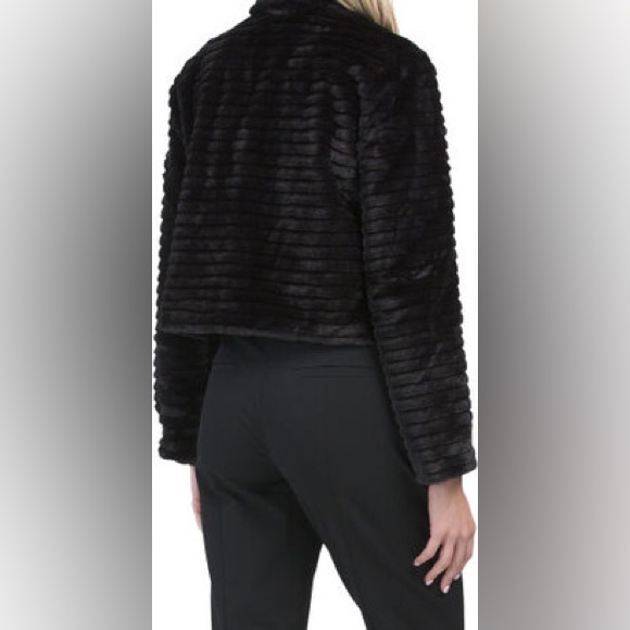 Betsey Johnson Mini Mink Faux Fur shrug / jacket Size Small - Picture 2 of 2